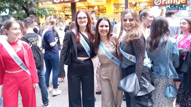 Празничното шествие в Бургас