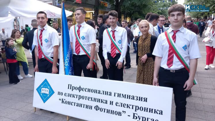 Празничното шествие в Бургас