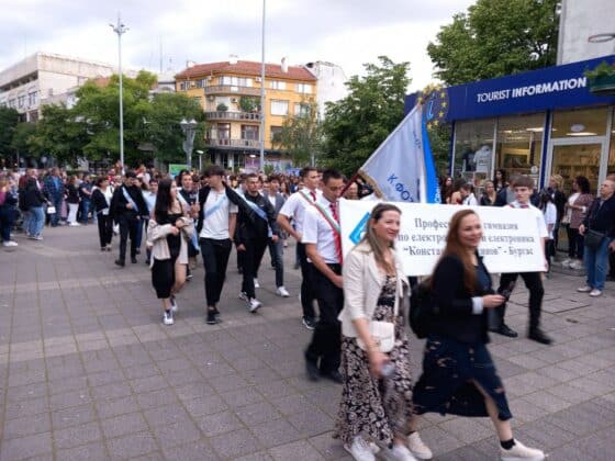 Празничното шествие в Бургас
