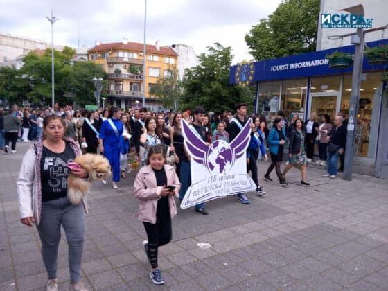 Празничното шествие в Бургас