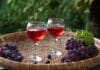 Чаши с вино, виното