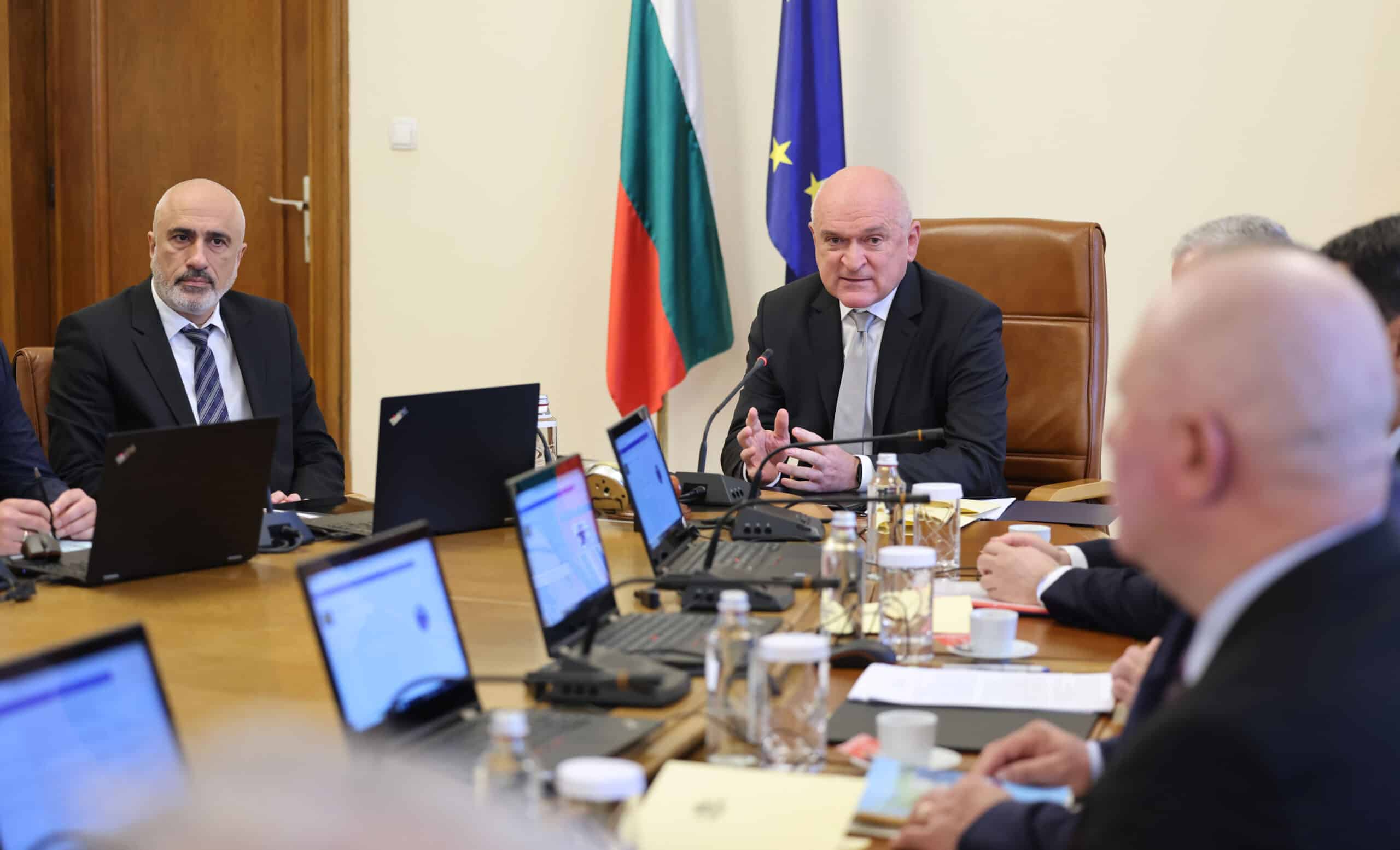 Със заповед на министър председателя Петко Стефановски е назначен на длъжността