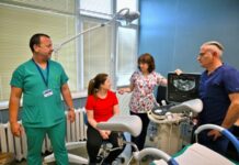 Екипът медици и пациентката