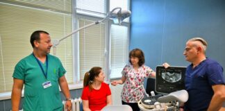 Екипът медици и пациентката