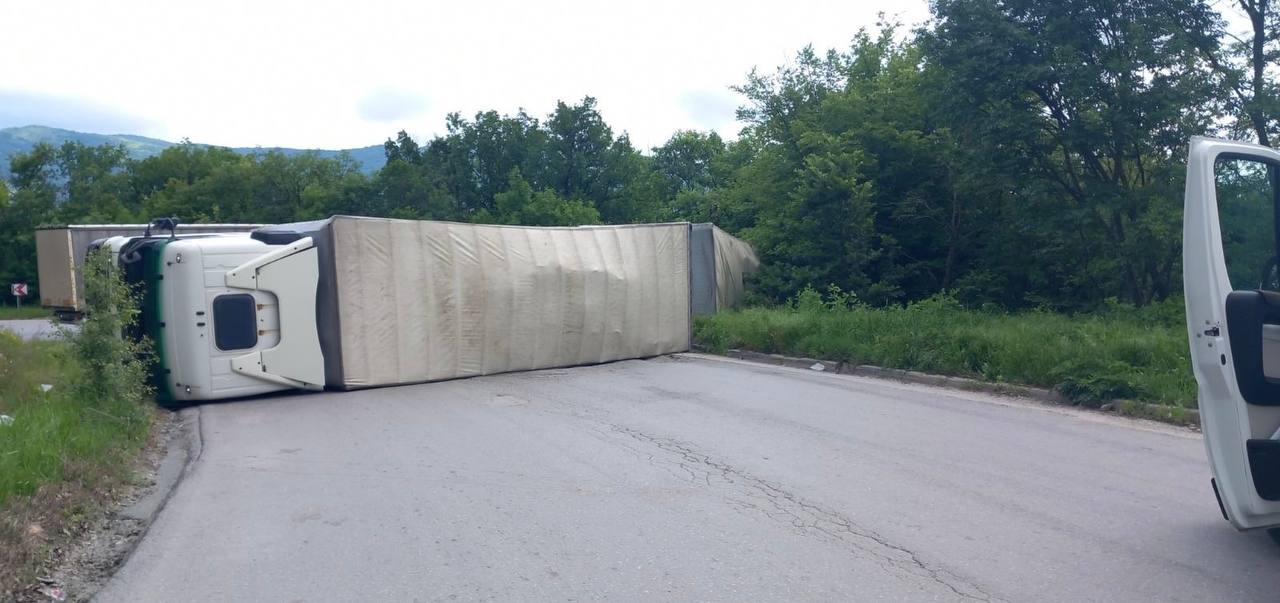 От пресцентъра на ОДМВР Бургас разпространиха първи снимки от катастрофата край