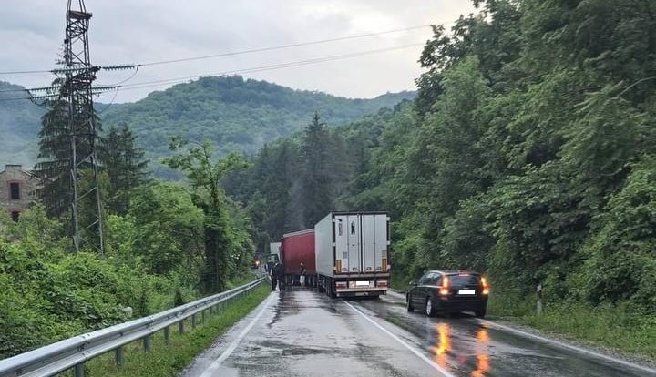 Четири камиона са катастрофирали във Великотърновско съобщиха шофьори в социалните