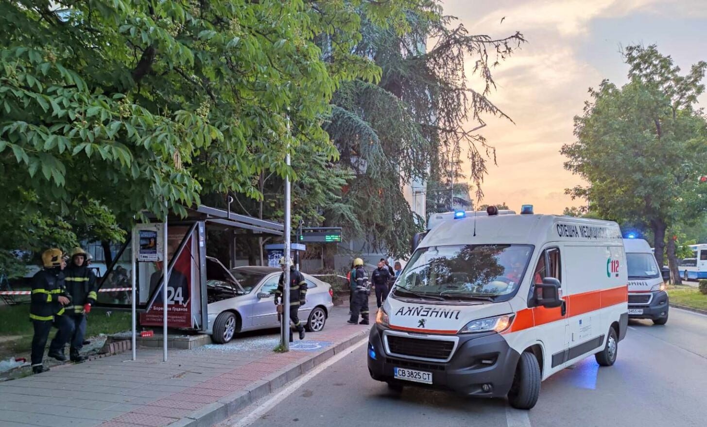 Трима от четиримата пострадали при вчерашния инцидент при който автомобил