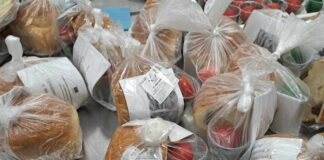 Козунак и боядисани яйца