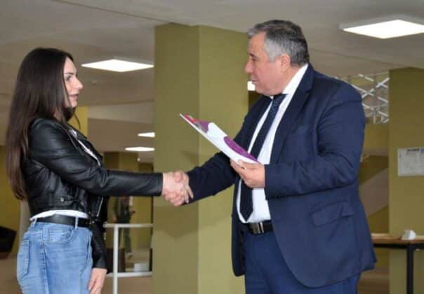 Студенти от Стопанския факултет