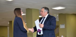 Студенти от Стопанския факултет