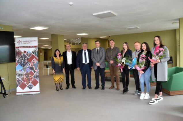 Студенти от Стопанския факултет