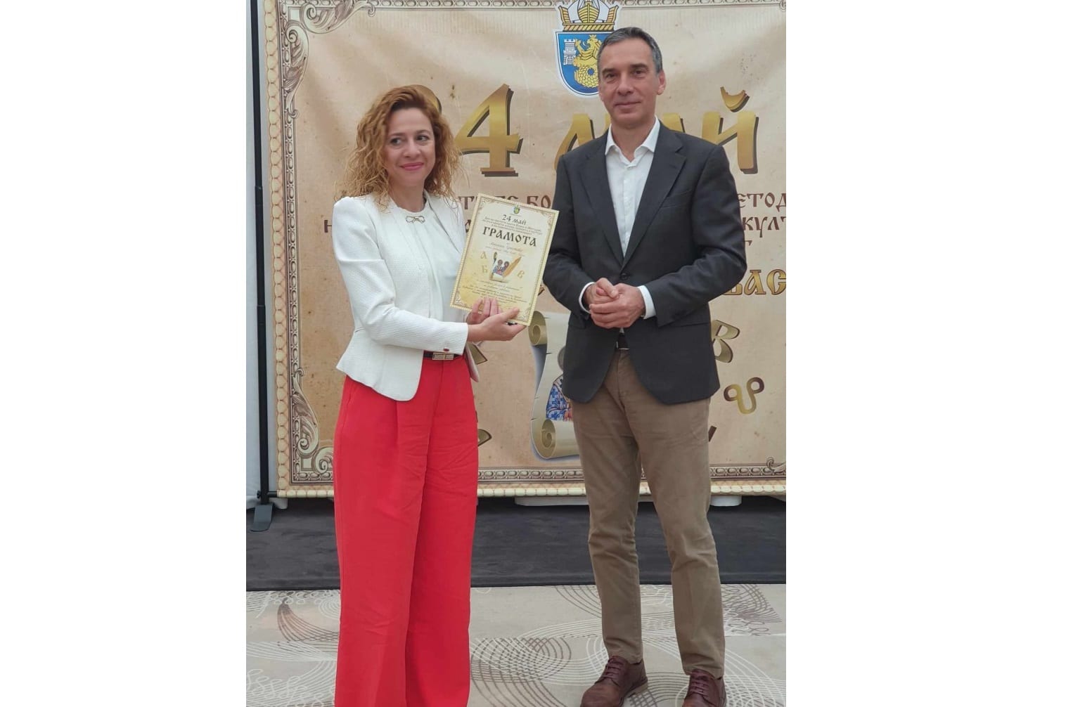 Кметът Димитър Николов отличи 86 учители от детски ясли градини