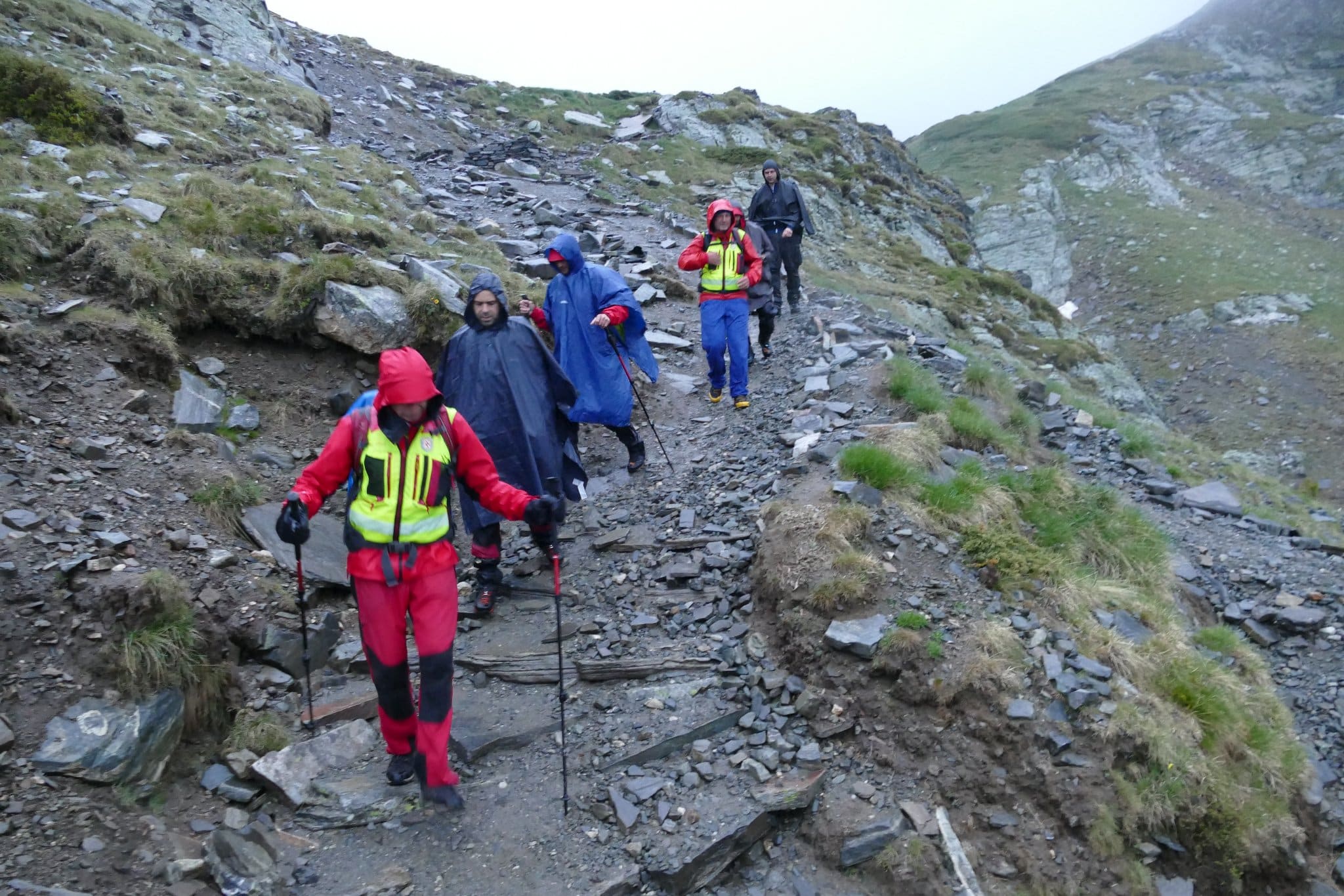 Изгубени туристи в Котленския балкан са били открити при спасителна