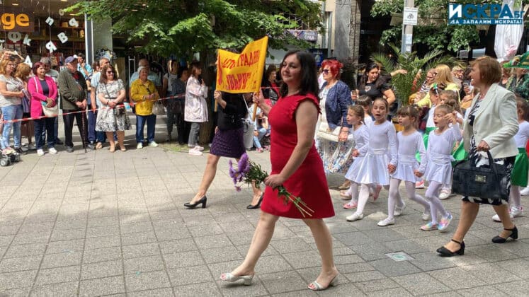 Празнично шествие за 24 май в Бургас
