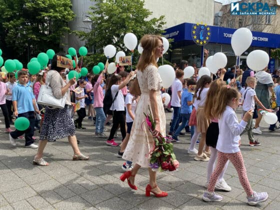 Празнично шествие за 24 май в Бургас