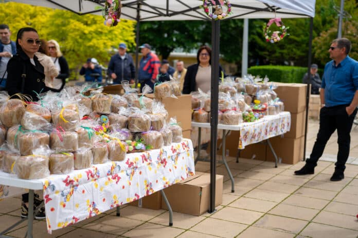 Раздаване на козунаци