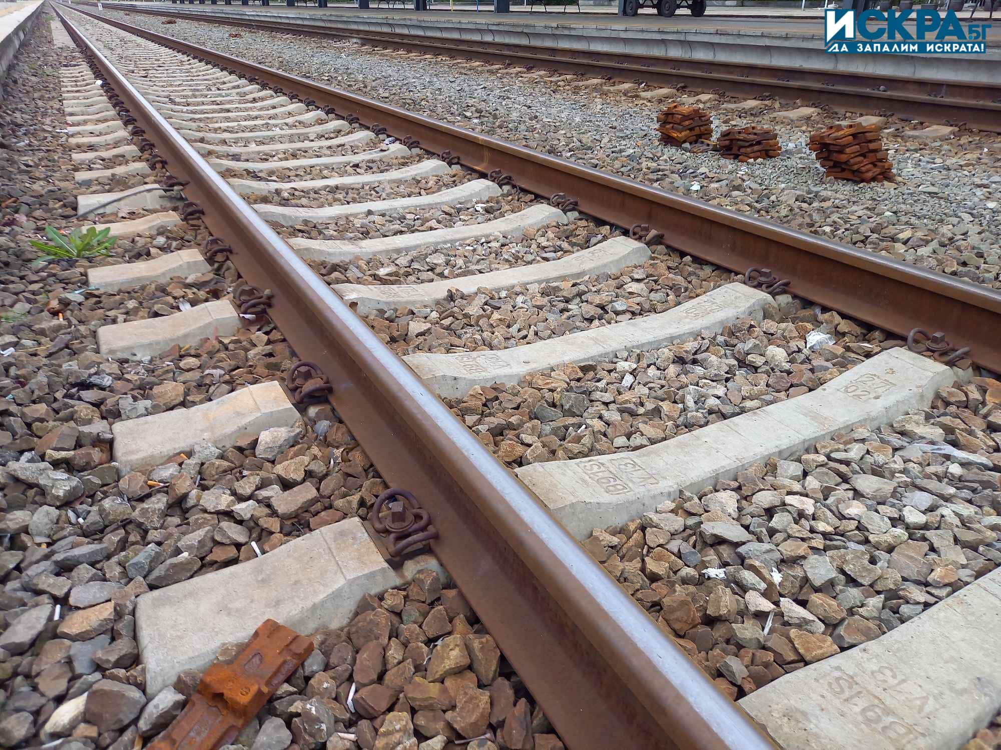 Влак е блъснал човек на железопътната линия край град Трявна