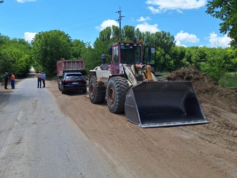 Започна основен ремонт на общинския път за свищовското село Хаджидимитрово