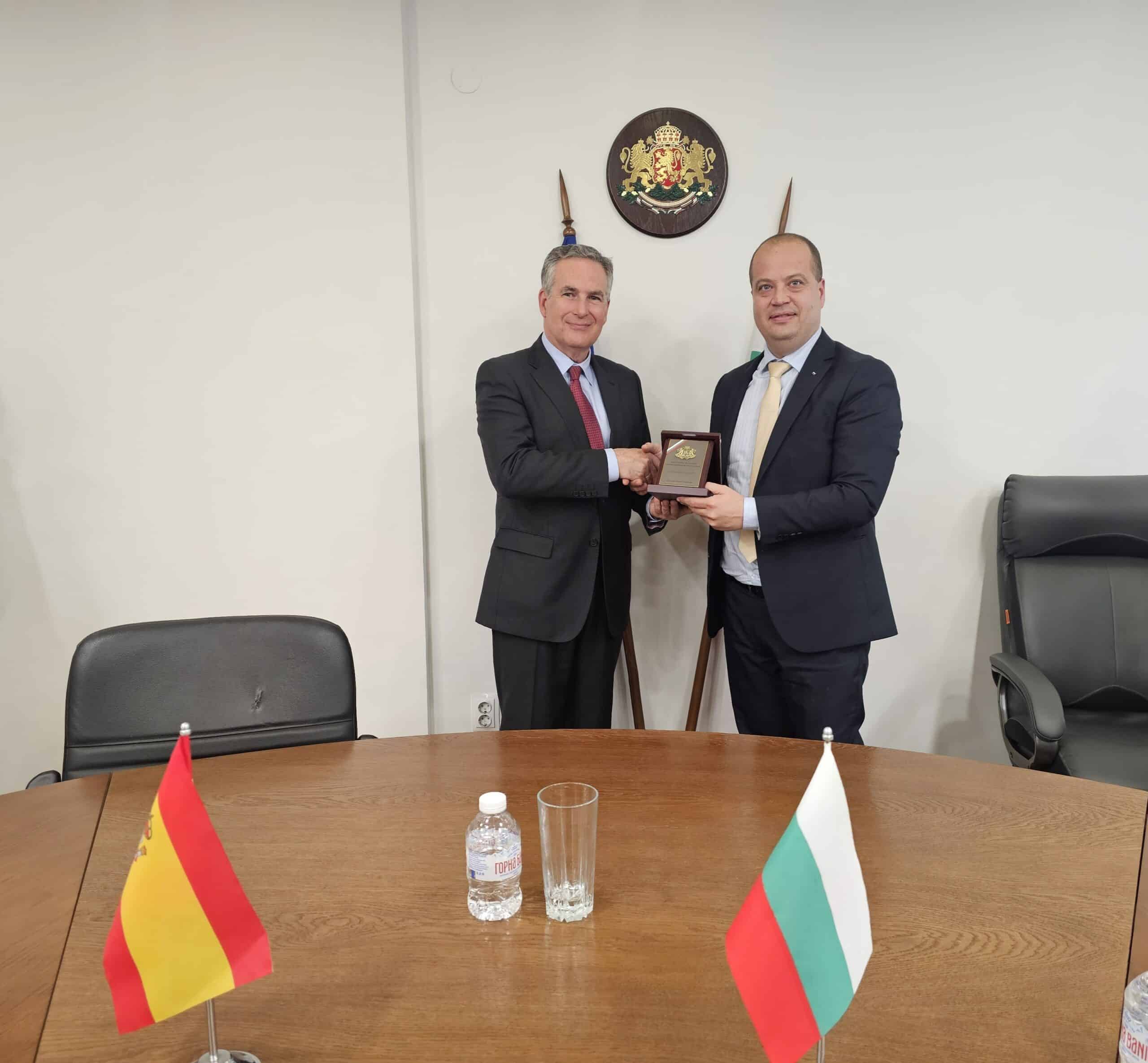 На официална протоколна среща областният управител на област Пловдив –