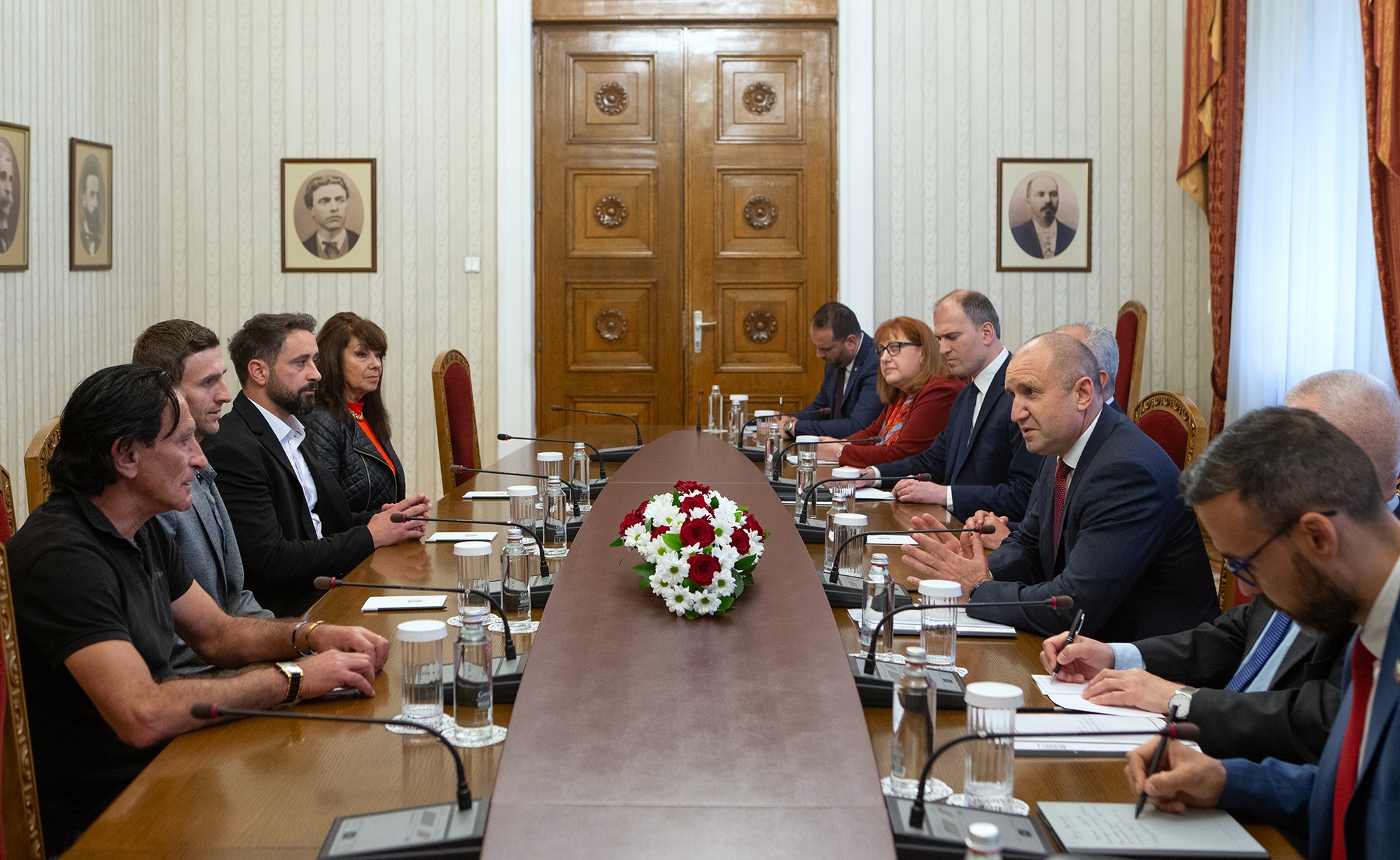 България отдава голямо значение на активизирането на контактите с българската