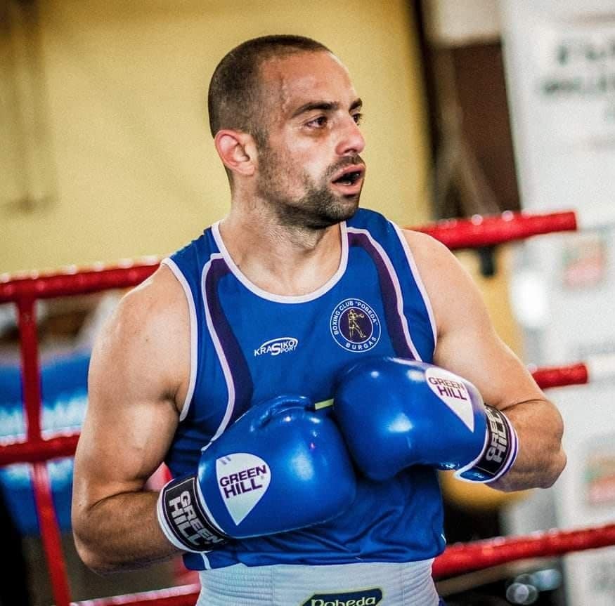 Стойчо Недев е един от добрите български боксьори Той е