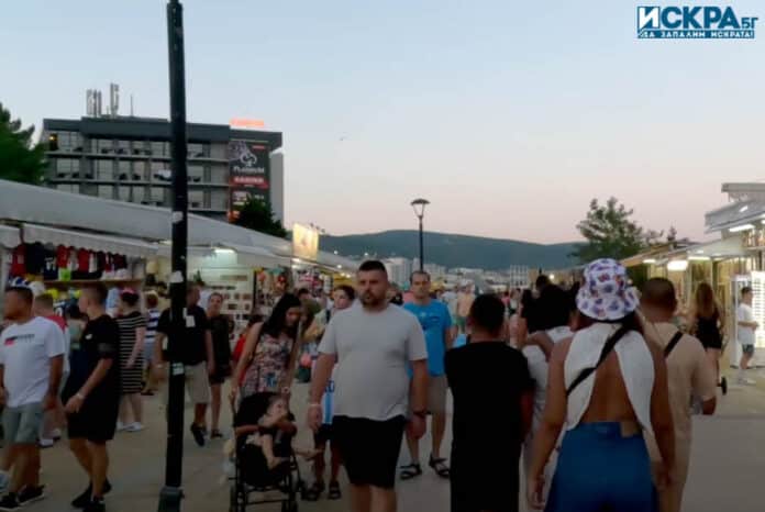 Туристи в "Слънчев бряг"