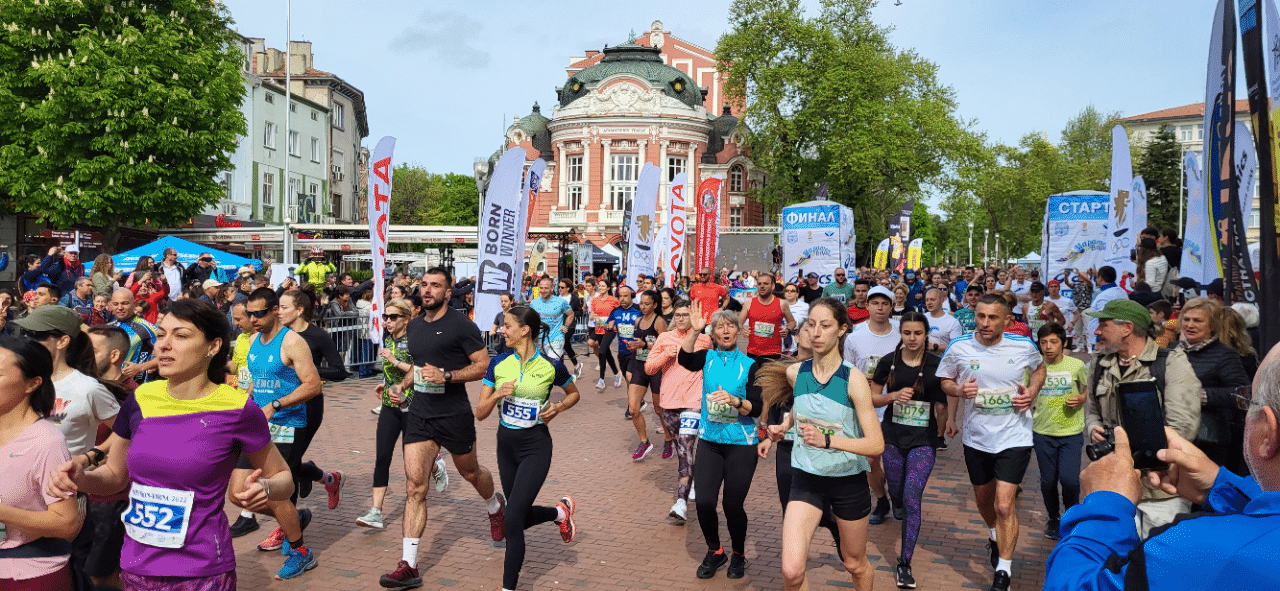 Рекордните над 1200 бегачи се очаква да участват на 12