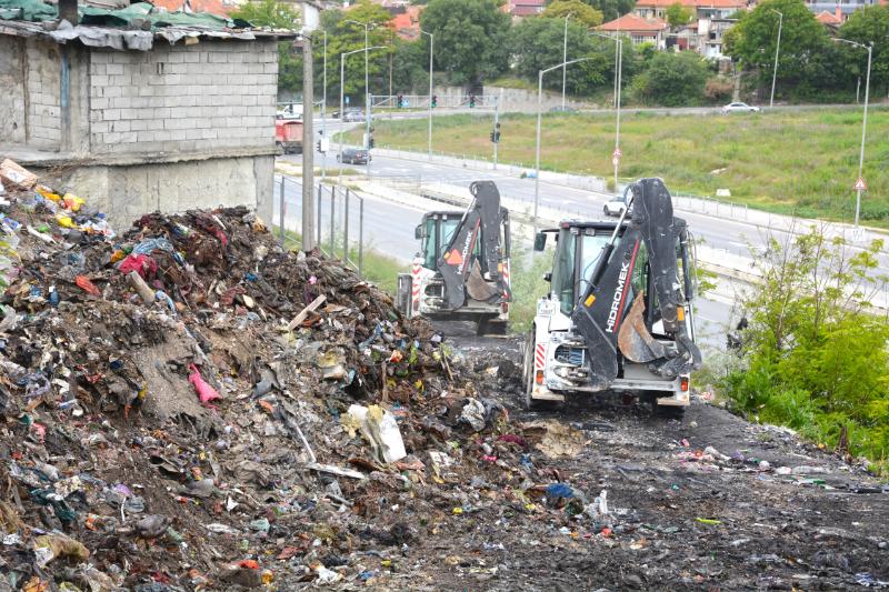 Доброволци от различни райони на Варна се включиха в акция