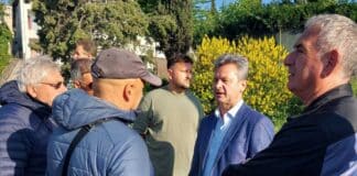 Заместник-кметът с протестиращите