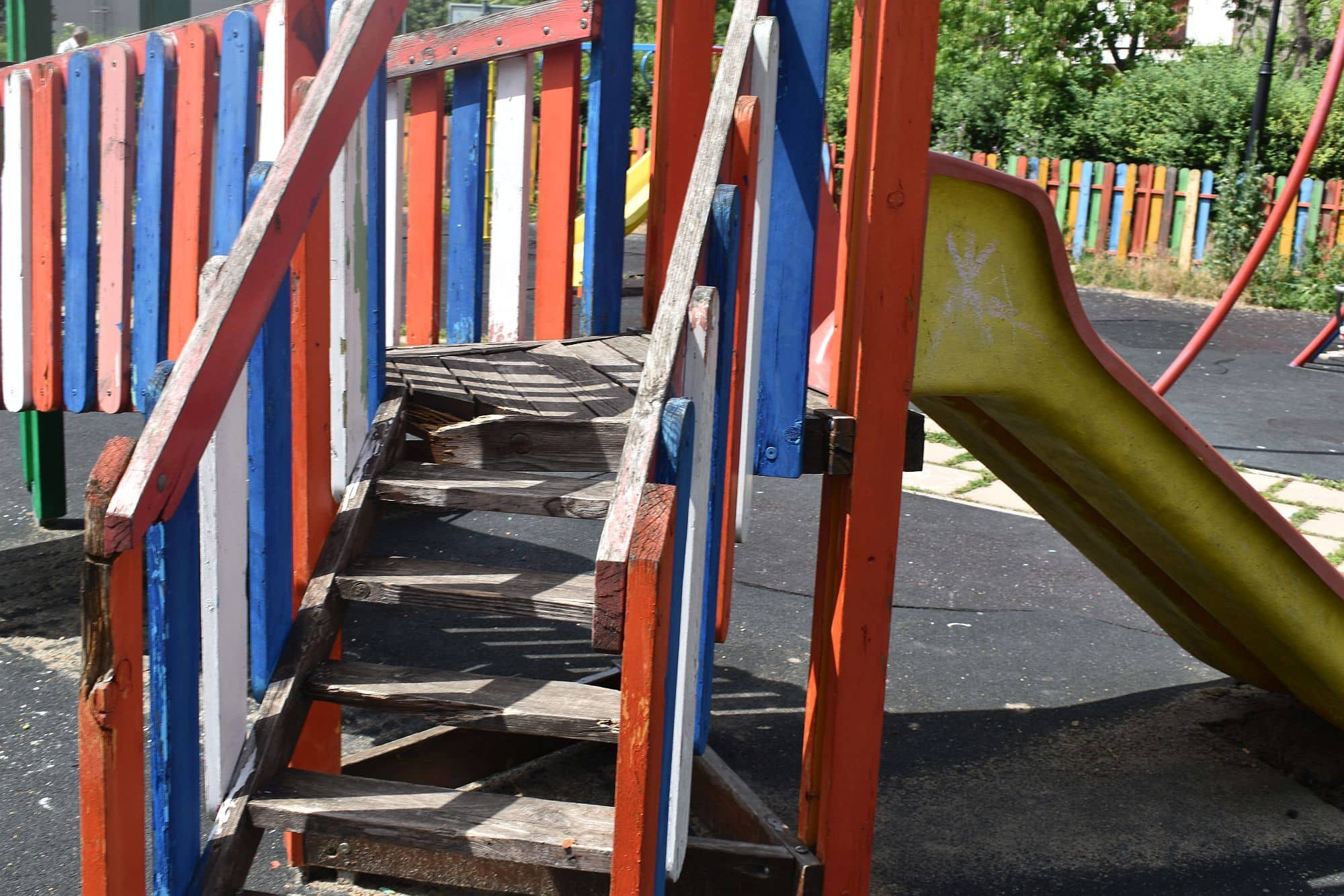 През следващата седмица ще бъде направен демонтаж на амортизирани съоръжения