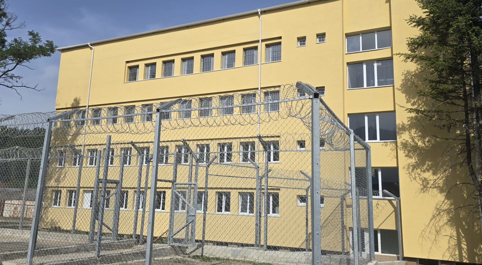 Днес в дупнишкото село Самораново беше официално открита нова четириетажна