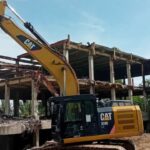 Събаряне на стари сгради