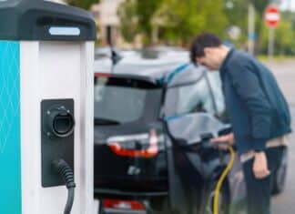 Електромобил