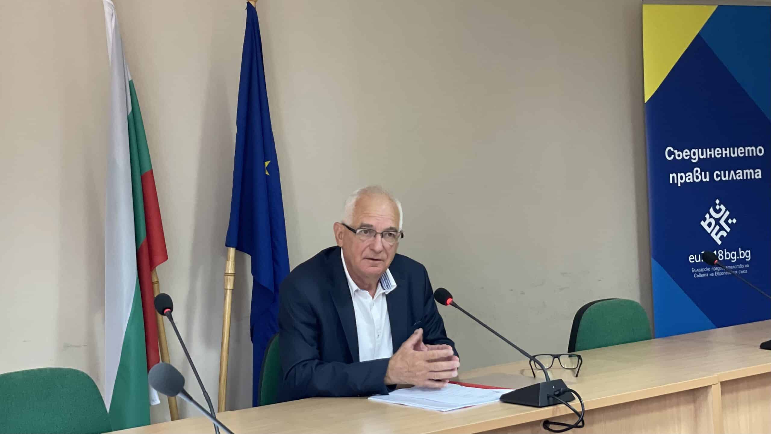 Областният управител на Кюстендил инж Александър Пандурски обяви със своя