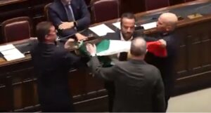 Бой в италианския парламент