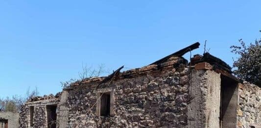 Изгоряла къща
