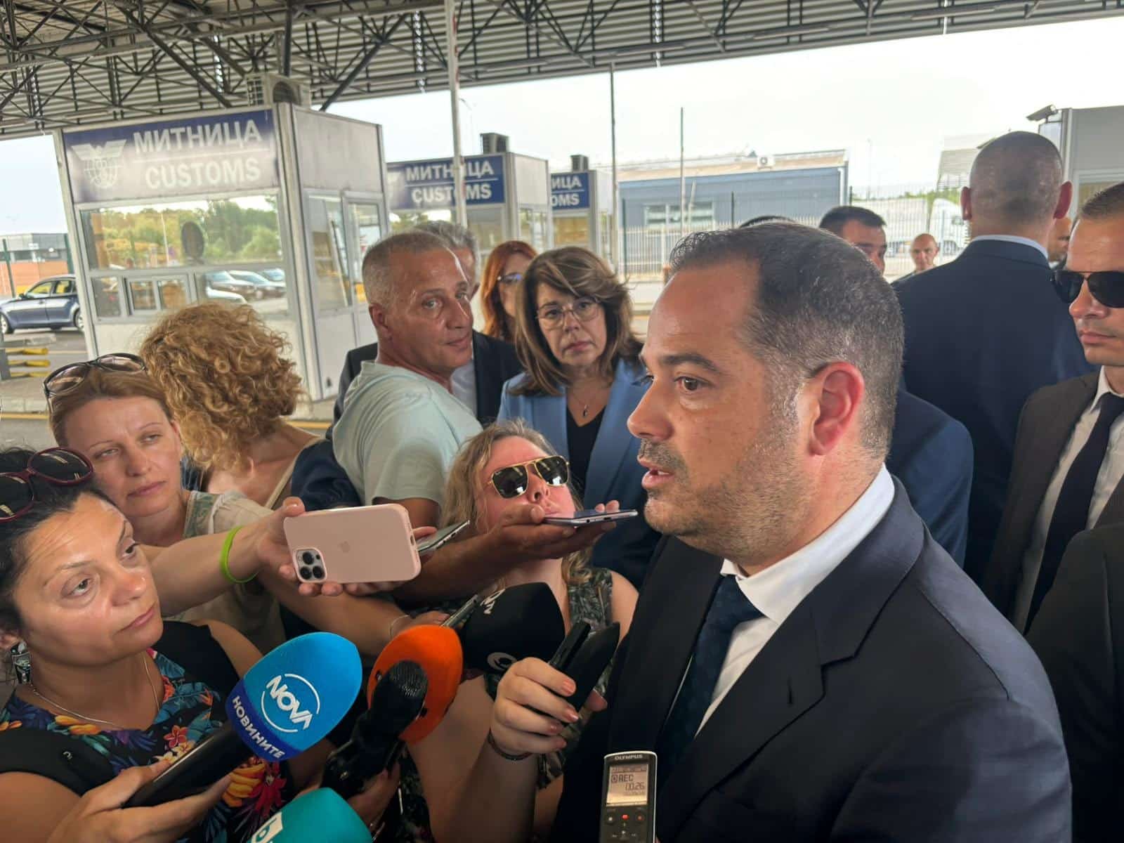 Министърът на вътрешните работи Калин Стоянов придружи премиерът Димитър Главчев