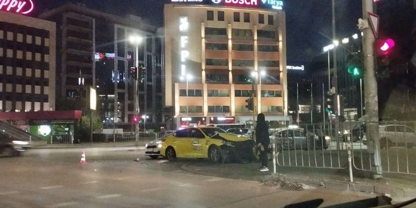 Нова зрелищна катастрофа се е случила до столичния мол Парадайс