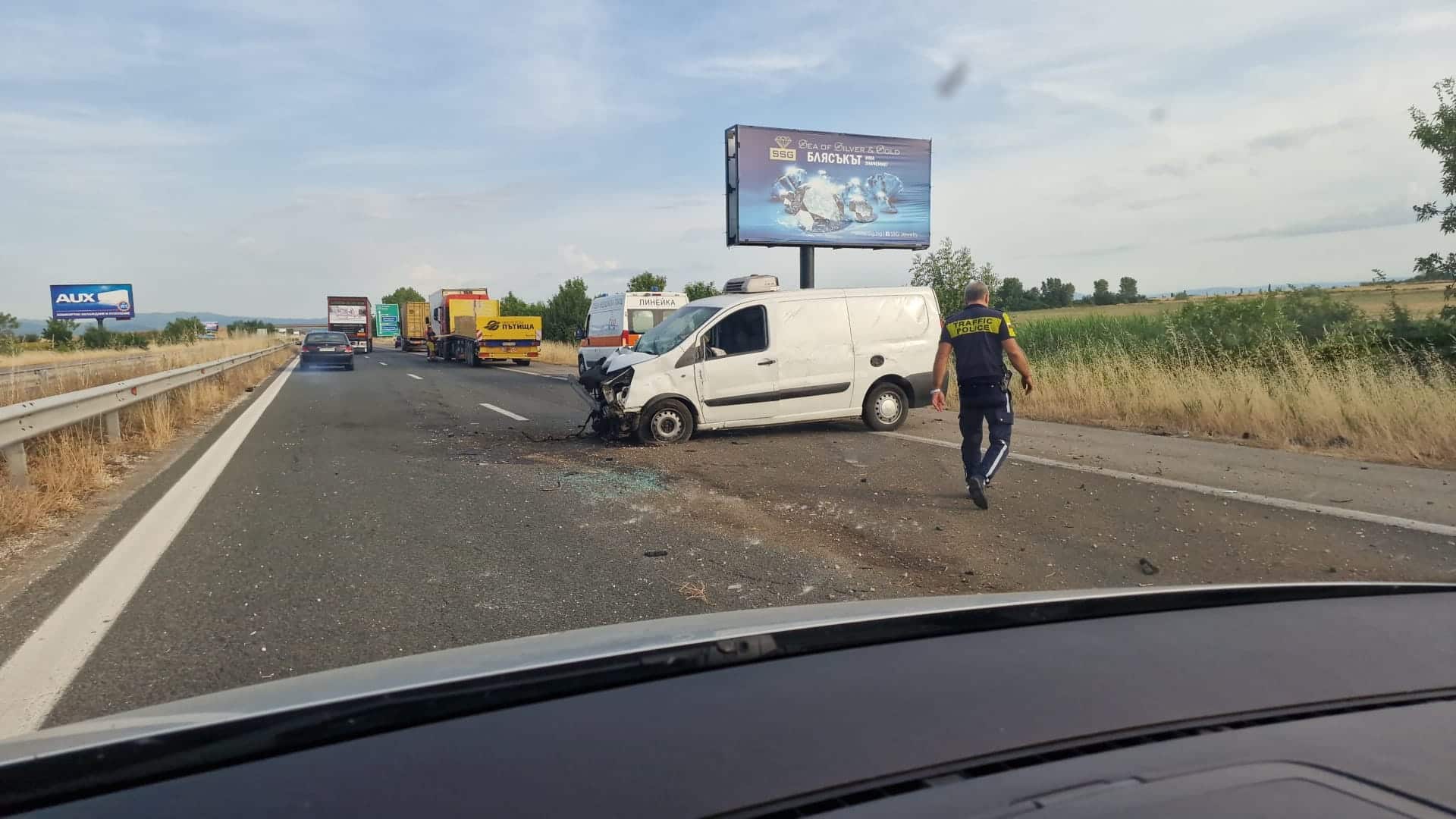 Зрелищна катастрофа е станала на автомагистрала Тракия тази сутрин За