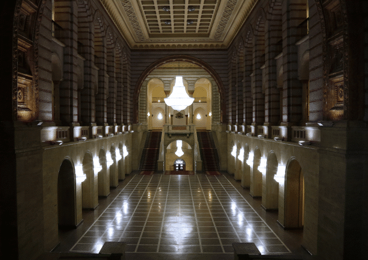 Със свое решение предлага на Народното събрание да одобри проект