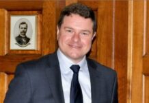 Н. Пр. д-р Роб Диксън