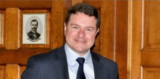 Н. Пр. д-р Роб Диксън