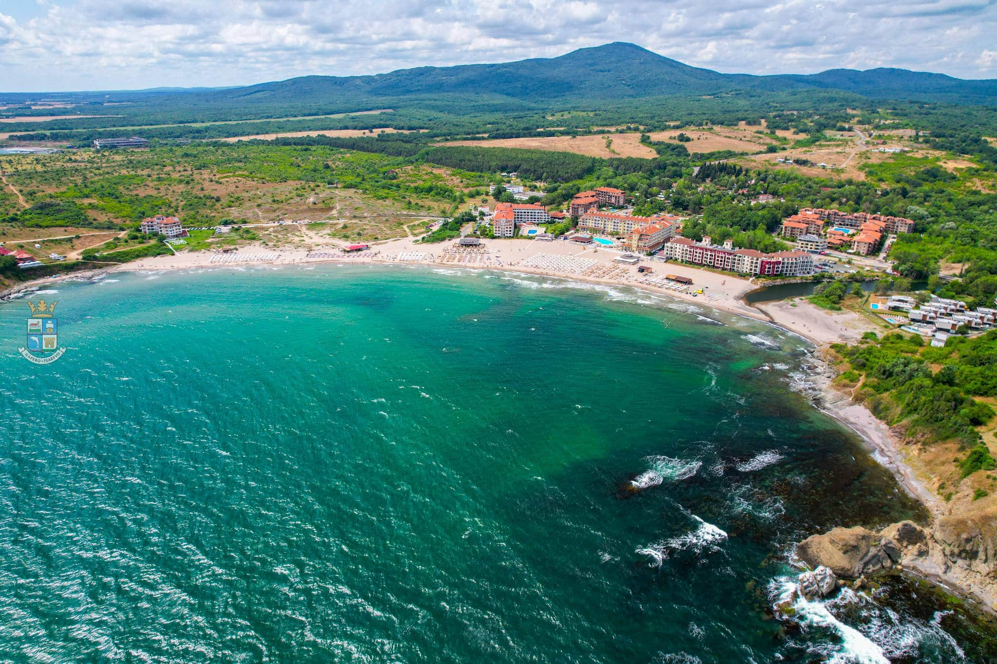 Плаж Нестинарка е един от най големите край Царево Дължината му