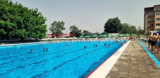 Плувен басейн