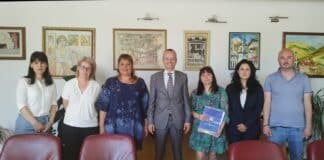 Подписването