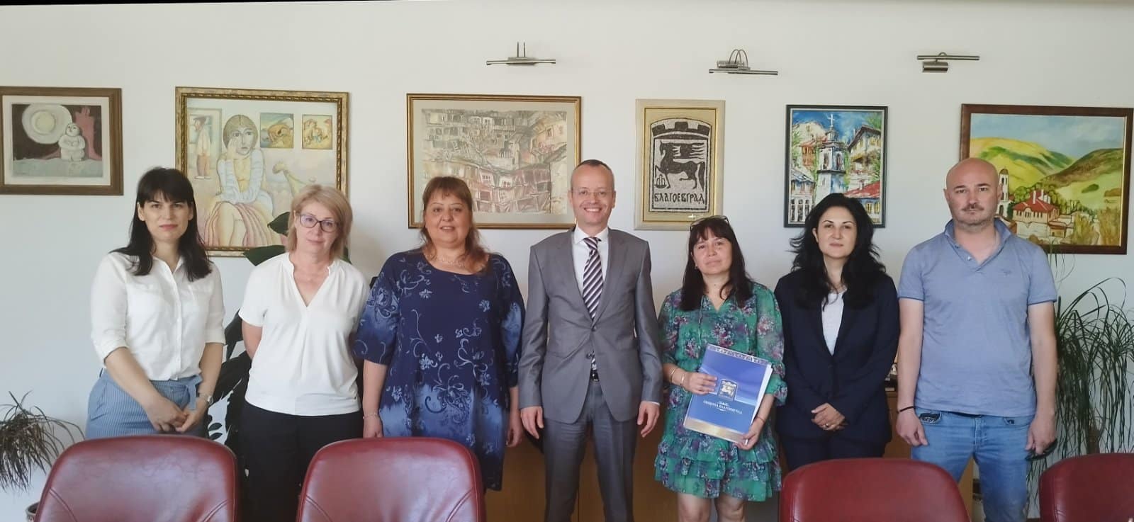 Кметът на Благоевград Методи Байкушев подписа днес първия Колективен трудов