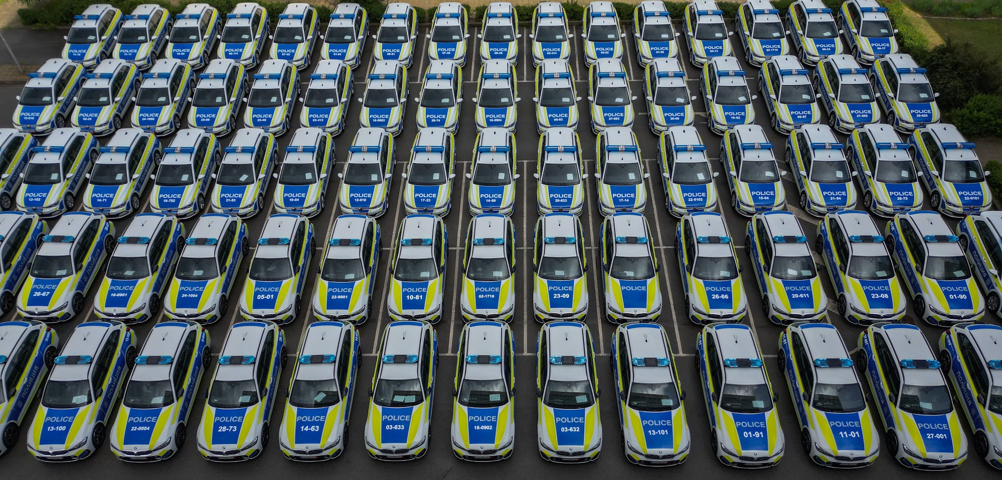 е взело решение да закупи 405 високопроходими автомобила 4х4 и