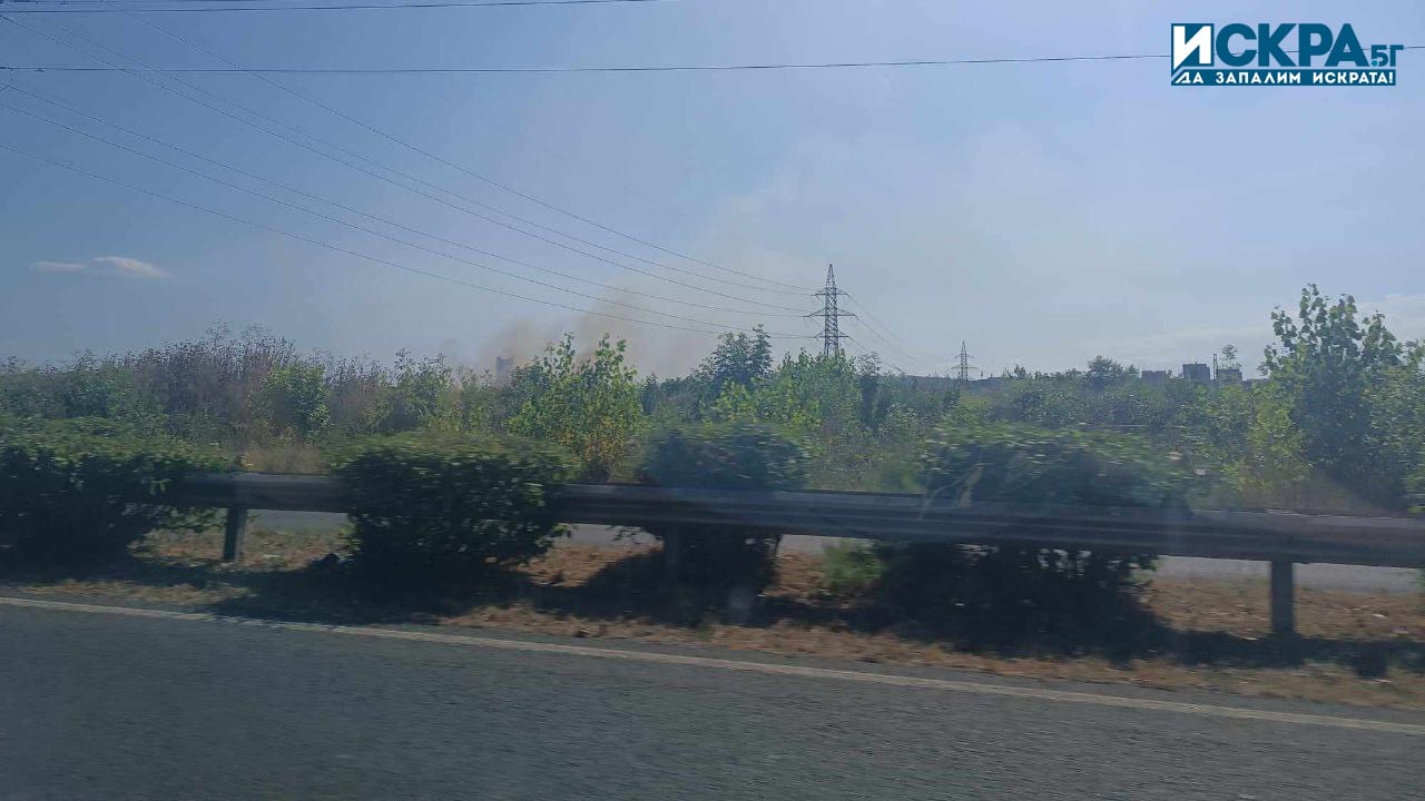 Пожар гори край Бургас съобщиха читатели на Искра бг Огнената стихия се