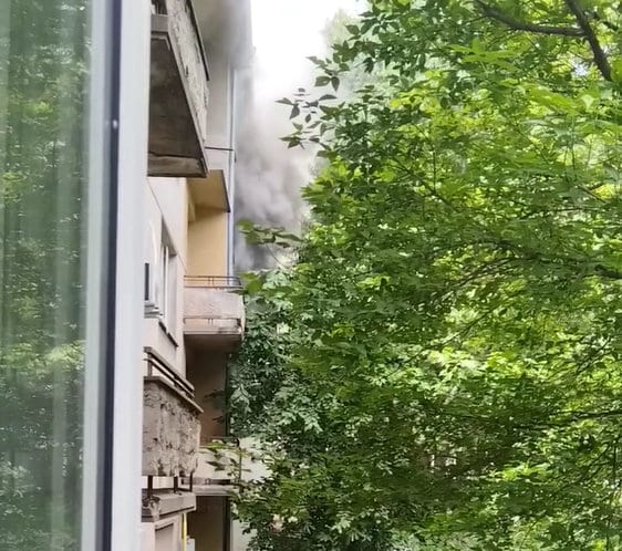 Пожарът Снимка Скрийншот от видео
Голям пожар е избухнал в жилищна