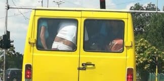 Претъпкан микробус